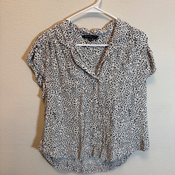Velvet Heart Womens Blouse Top Black White Animal Print Short Sleeve Medium - Picture 1 of 3